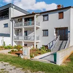 1 Bedroom Gorgeous Apartment In Pula *