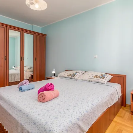 1 Bedroom Amazing In Апартаменты Пула