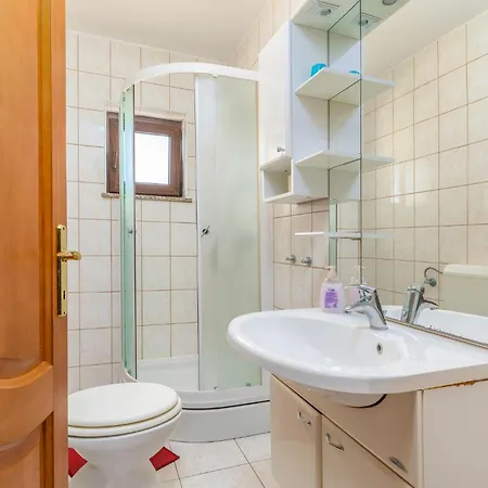 1 Bedroom Amazing In * Пула
