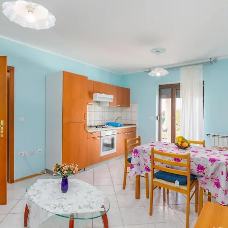 1 Bedroom Gorgeous Apartment In Pula Pula