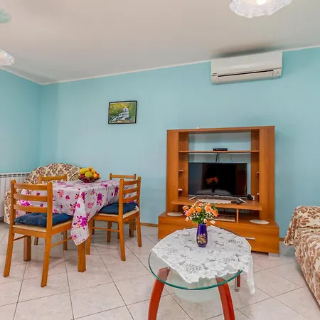 1 Bedroom Gorgeous Apartment In Pula * Pula