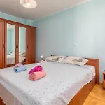 1 Bedroom Cozy In Appartement Pula