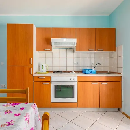 Daire 1 Bedroom Gorgeous Apartment In Pula