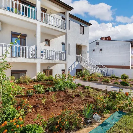 Apartman 1 Bedroom Amazing In Pula